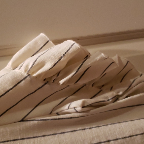 Supply and Demand ruffle drop sleeve linen blouse - Picture 4 of 4